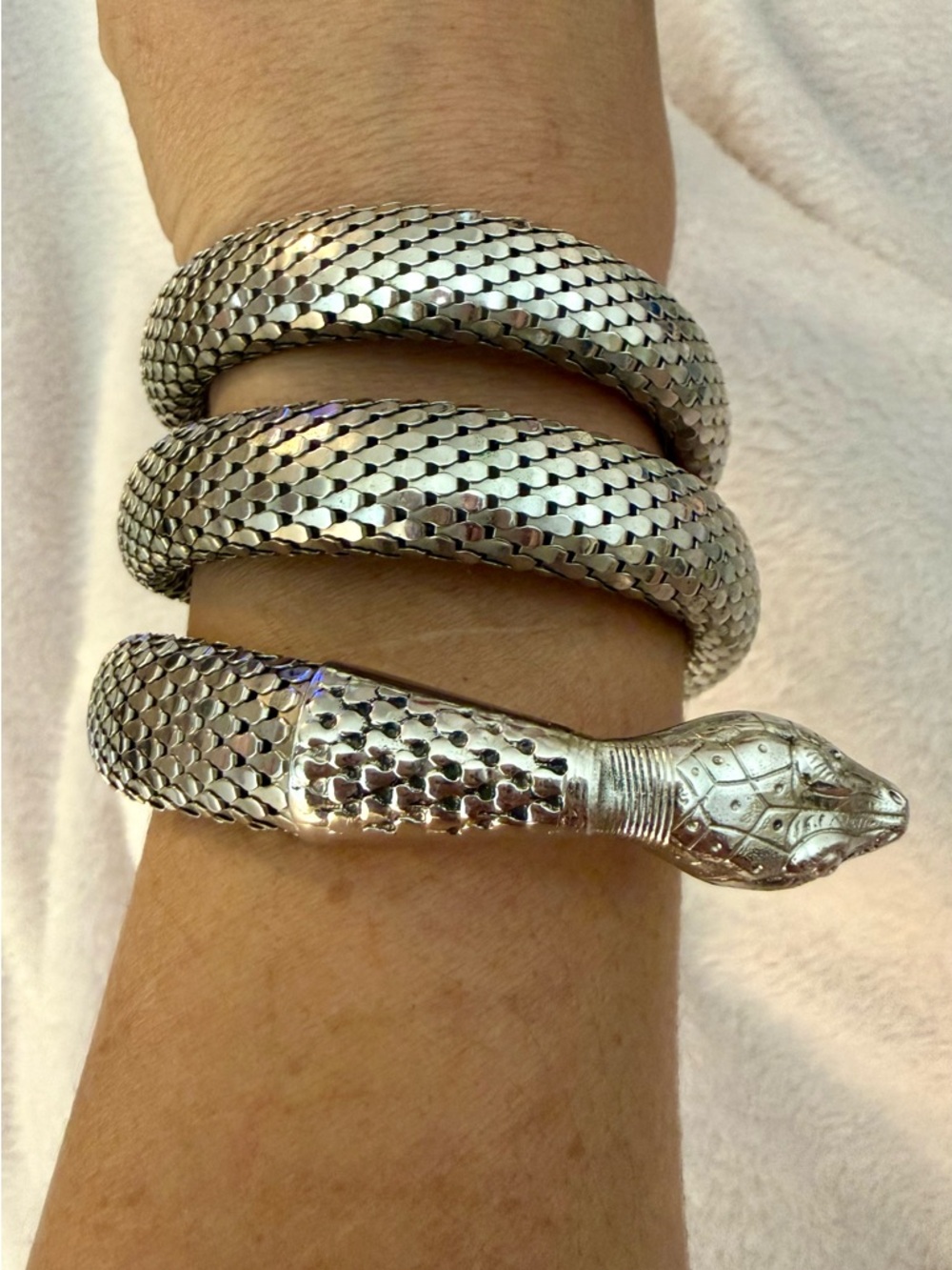Vintage 1960s Whiting & Davis Silver Coiled Serpent Bracelet 🖤 - Picture 14 of 17